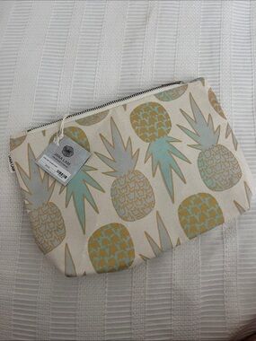 Jana Lam Pineapple Print Cosmetic Pouch - Cream & Mint